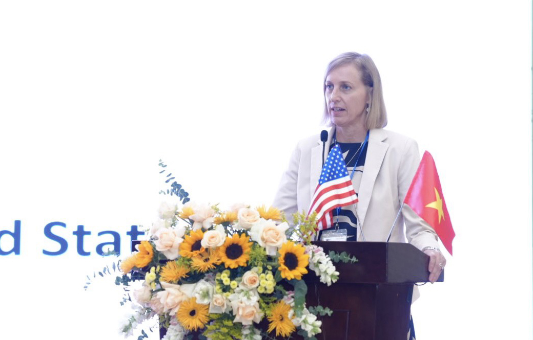 Bà Susan Burns, Tổng lãnh sự quán Hoa Kỳ tại TP. Hồ Chí Minh phát biểu khai mạc.